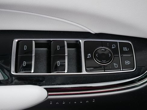Used 2024 Cadillac Lyriq Luxury w/ LPO, Floor Liner Package AWD/4WD image 20