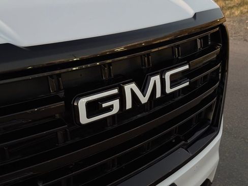 Used 2023 GMC Yukon SLT image 17
