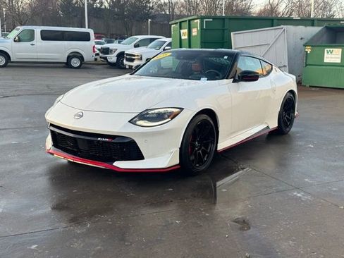 Used 2025 Nissan Z NISMO w/ Floor Mat Package image 3