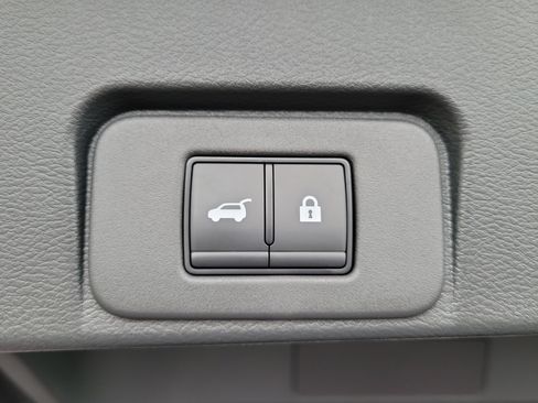 Certified 2025 Nissan Rogue SV FWD image 10