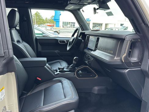 New 2025 Ford Bronco Badlands image 14