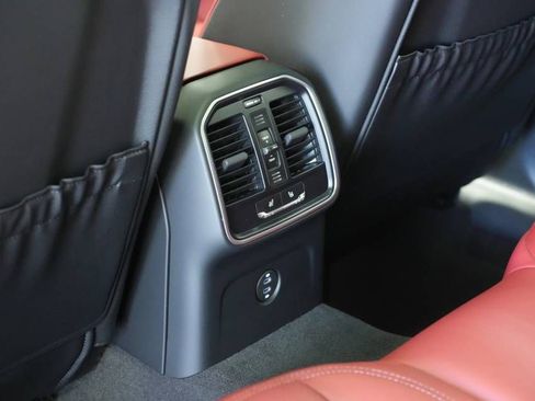 Certified 2025 Porsche Macan AWD/4WD image 26