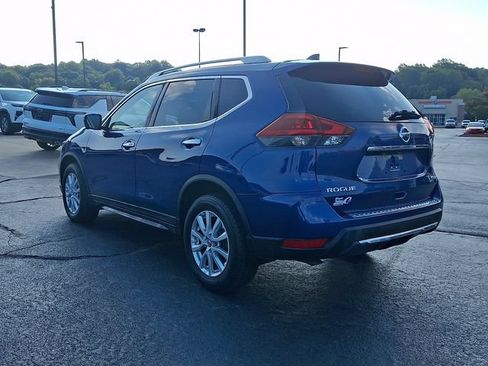 Used 2018 Nissan Rogue SV w/ Premium Package AWD/4WD image 4
