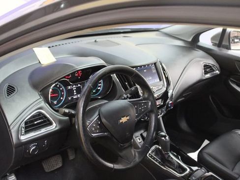Used 2019 Chevrolet Cruze Premier FWD image 14