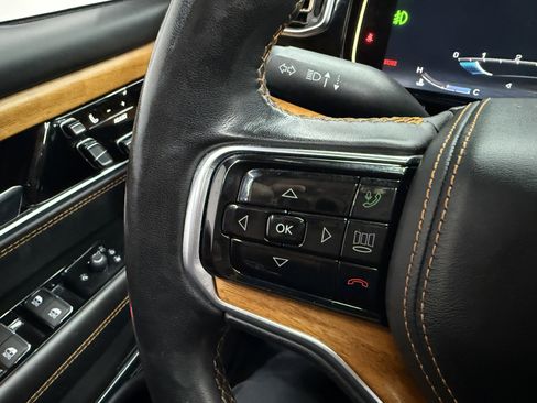 Used 2022 Jeep Grand Wagoneer Series III image 16