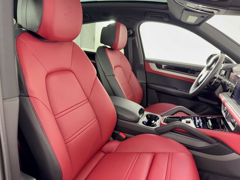 Certified 2026 Porsche Cayenne Coupe AWD/4WD image 30