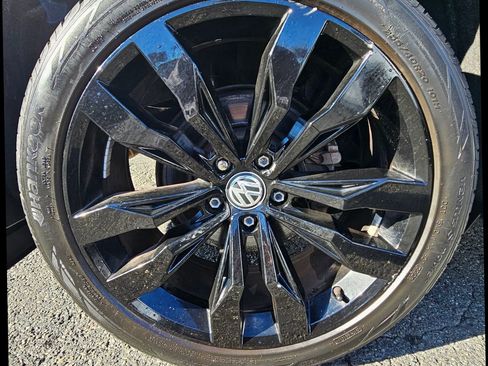 Used 2021 Volkswagen Tiguan SE R-Line image 35