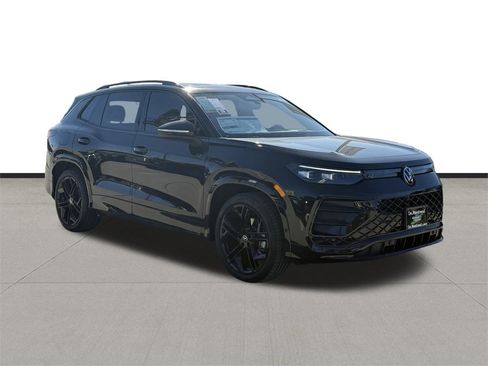 New 2026 Volkswagen Tiguan SE R-Line image 3