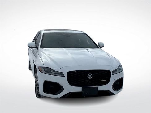 Used 2022 Jaguar XF R-Dynamic SE image 3