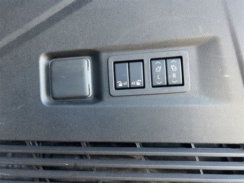 Used 2024 GMC Yukon AT4 w/ AT4 Premium Plus Package image 28