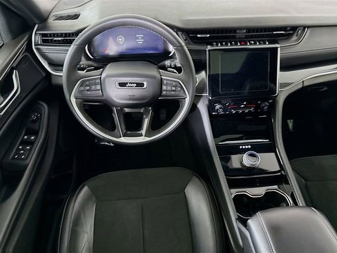 Used 2023 Jeep Grand Cherokee Altitude AWD/4WD image 4