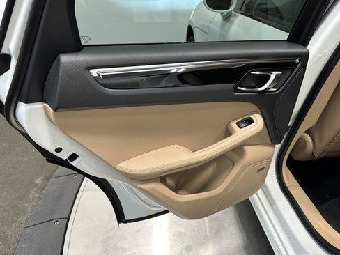 New 2025 Porsche Macan image 32
