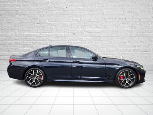 Used 2023 BMW M550i xDrive w/ Dynamic Handling Package image 7