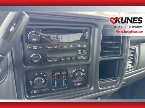 Used 2005 Chevrolet Silverado 2500 LS image 29