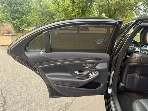Used 2017 Mercedes-Benz S 550 4MATIC Sedan w/ Premium Package image 32