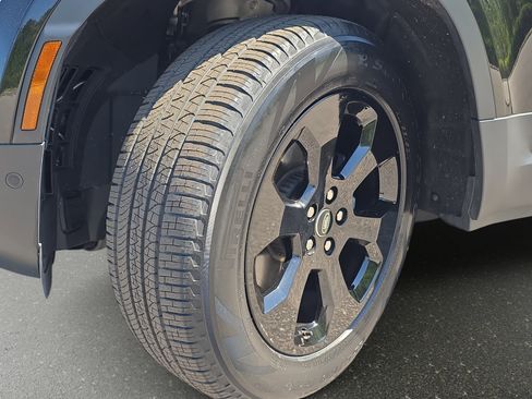 Used 2025 Land Rover Defender 110 S image 33