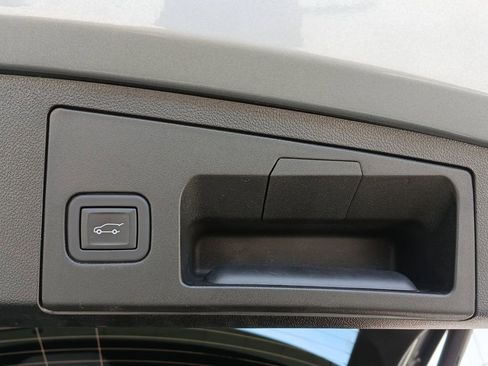 Used 2024 Cadillac XT4 Premium Luxury image 19