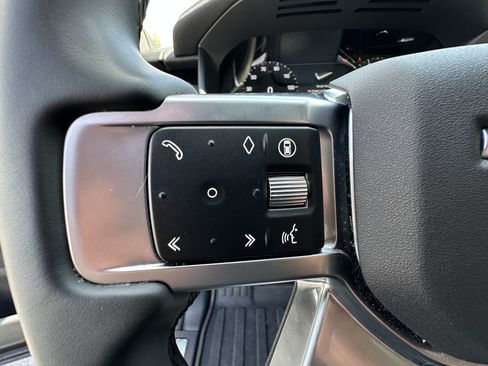 Used 2025 Land Rover Discovery S AWD/4WD image 19