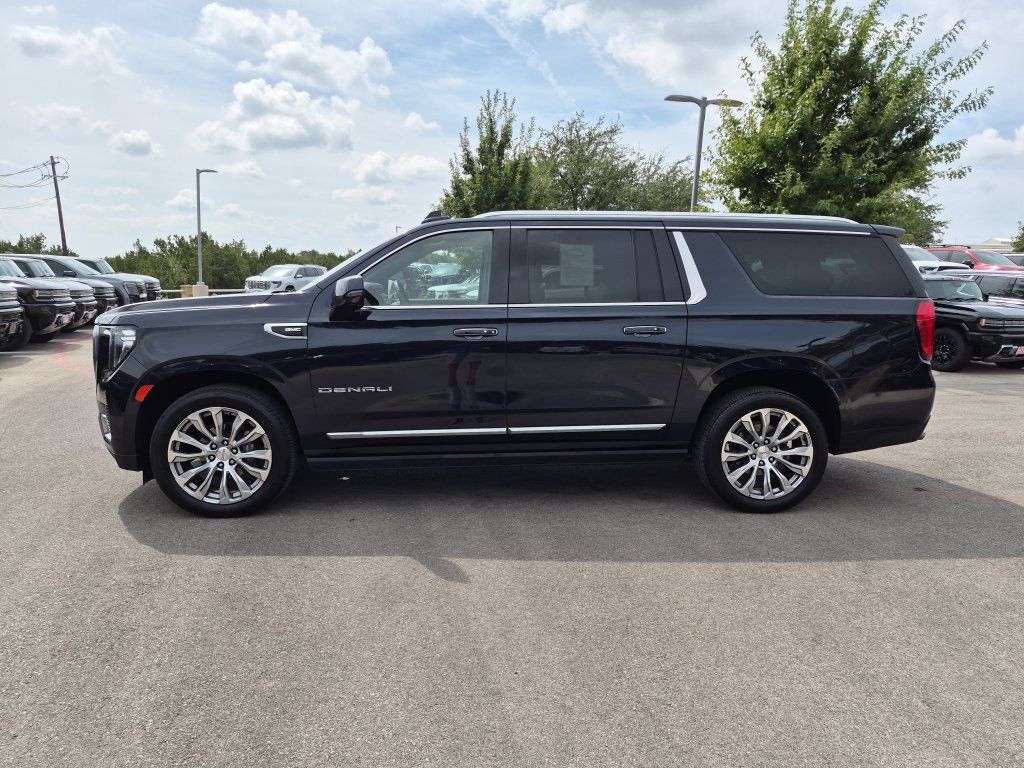 Used 2023 GMC Yukon XL Denali AWD/4WD image 5