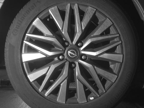 Used 2025 Nissan Altima 2.5 SV FWD image 15