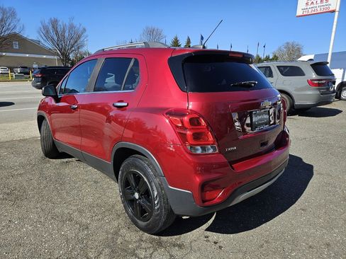 Used 2018 Chevrolet Trax LT w/ Sun & Sound Package image 3