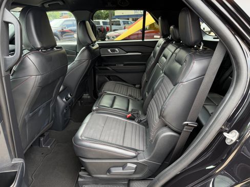 Used 2025 Ford Explorer ST-Line w/ ST-Line Street Pack AWD/4WD image 11