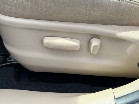 Used 2014 Toyota Venza LE image 15