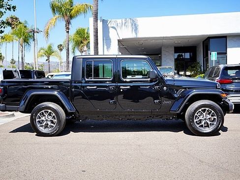 New 2025 Jeep Gladiator Sport image 7