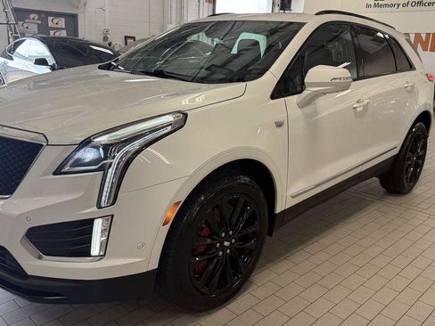 Used 2023 Cadillac XT5 Sportv w/ Technology Package AWD/4WD image 2