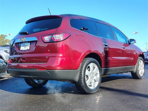Used 2017 Chevrolet Traverse LT w/ Style and Technology Package image 7