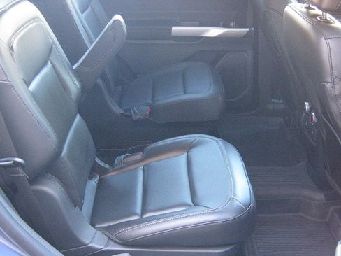Used 2021 Ford Explorer XLT w/ Equipment Group 202A AWD/4WD image 15