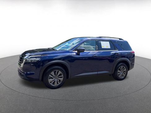 Used 2025 Nissan Pathfinder SV FWD image 8