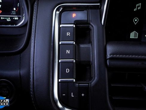 Used 2024 Chevrolet Suburban LT RWD image 24