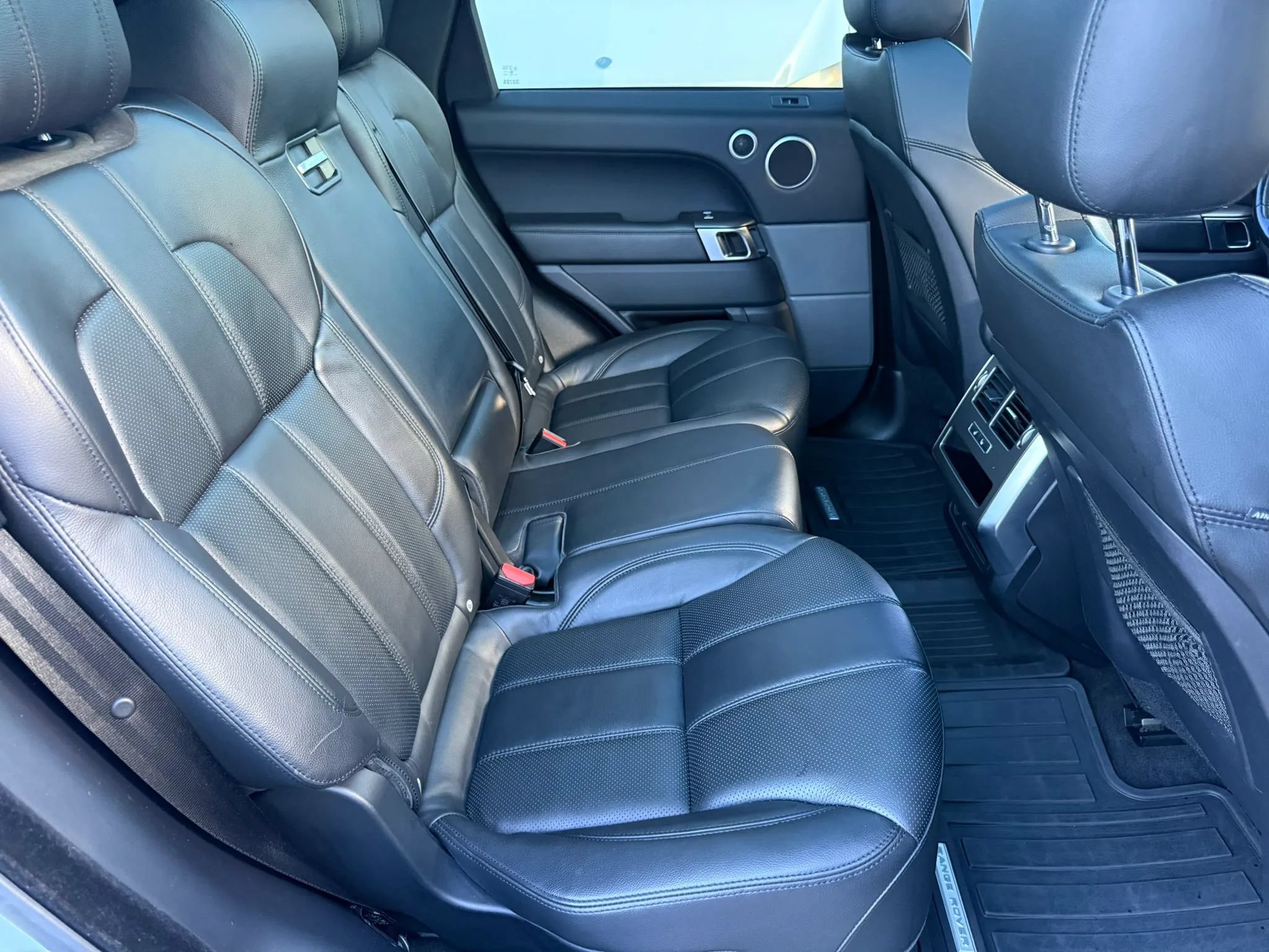 Used 2016 Land Rover Range Rover Sport SE AWD/4WD image 21