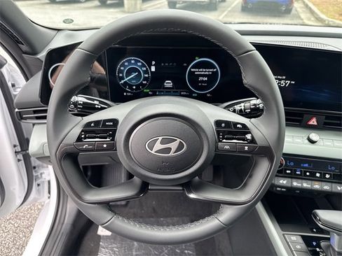 New 2025 Hyundai Elantra Limited image 16