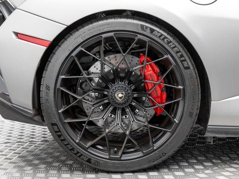 Used 2022 Lamborghini Huracan STO RWD image 7