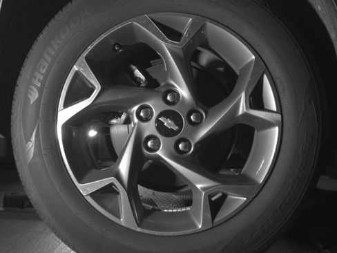 Used 2025 Chevrolet Trax LT FWD image 18
