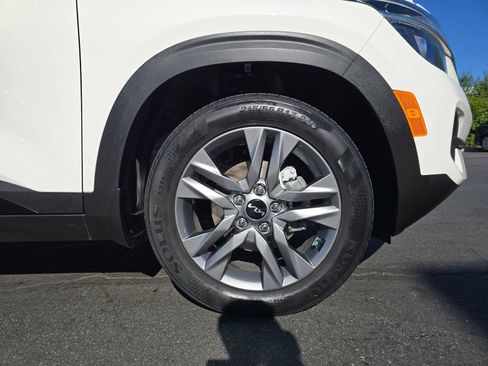 Used 2023 Kia Seltos S w/ Navigation Package image 9