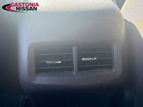 Used 2024 Chevrolet Equinox LT image 33