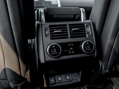 Used 2025 Land Rover Discovery S AWD/4WD image 17