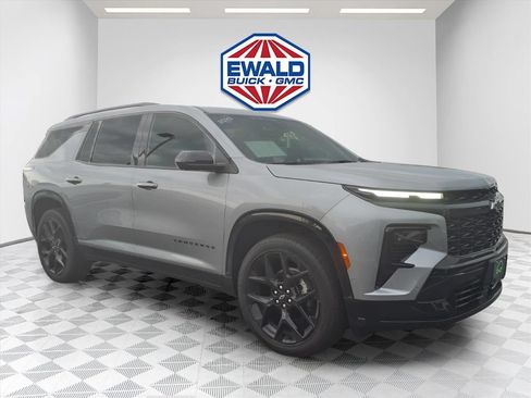 Certified 2026 Chevrolet Traverse RS w/ LPO, Floor Liner Package AWD/4WD image 2