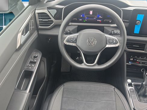 New 2026 Volkswagen Taos SE FWD image 20
