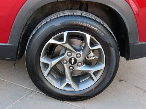 Used 2025 Chevrolet Trax LT w/ LT Convenience Package image 38