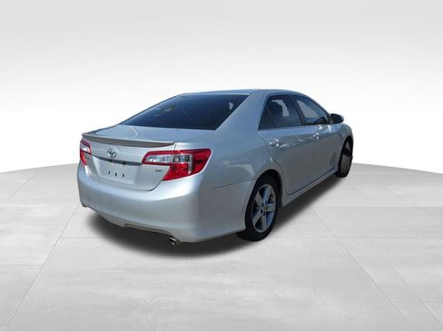 Used 2012 Toyota Camry SE FWD image 9