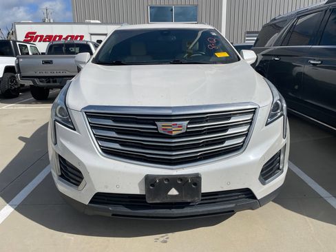 Used 2018 Cadillac XT5 Luxury w/ Driver Awareness Package FWD image 2