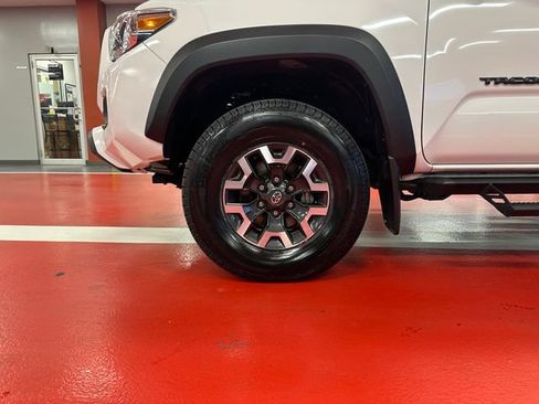Certified 2023 Toyota Tacoma TRD Off-Road image 30