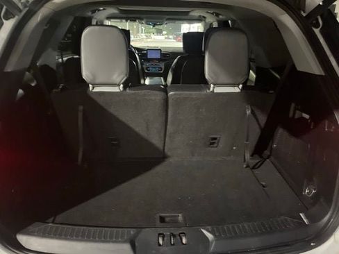 Used 2021 Ford Explorer XLT w/ Equipment Group 202A RWD image 11