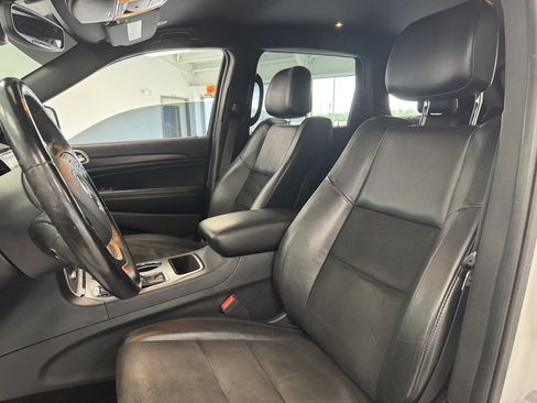 Used 2020 Jeep Grand Cherokee Altitude AWD/4WD image 14