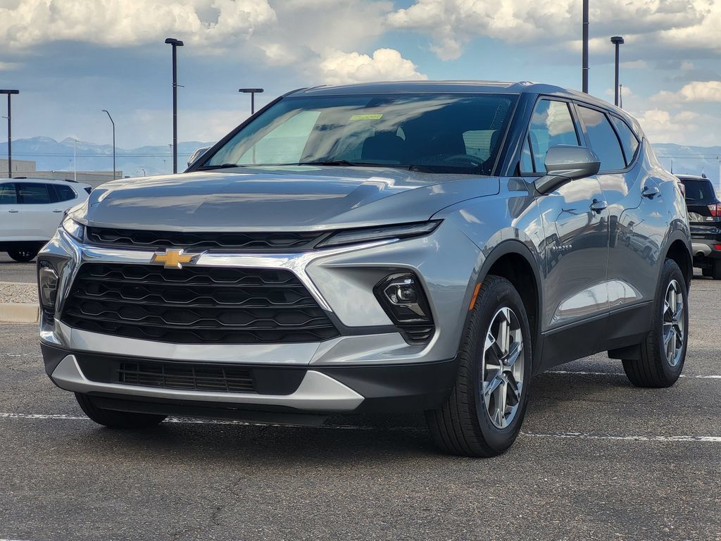 Used 2025 Chevrolet Blazer LT FWD image 4