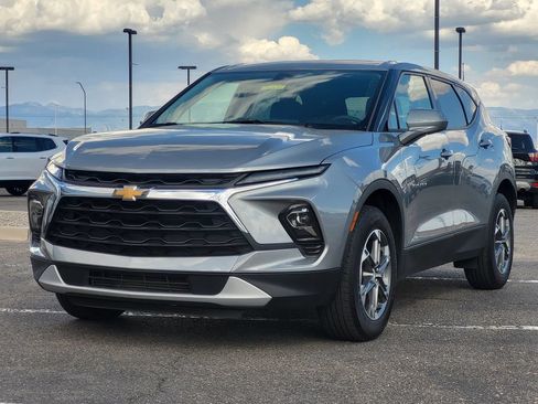 Used 2025 Chevrolet Blazer LT FWD image 4